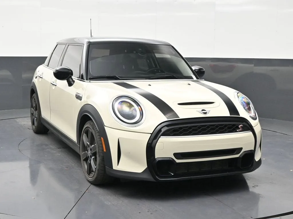 2022 MINI Hardtop 4 Door Cooper S photo 7