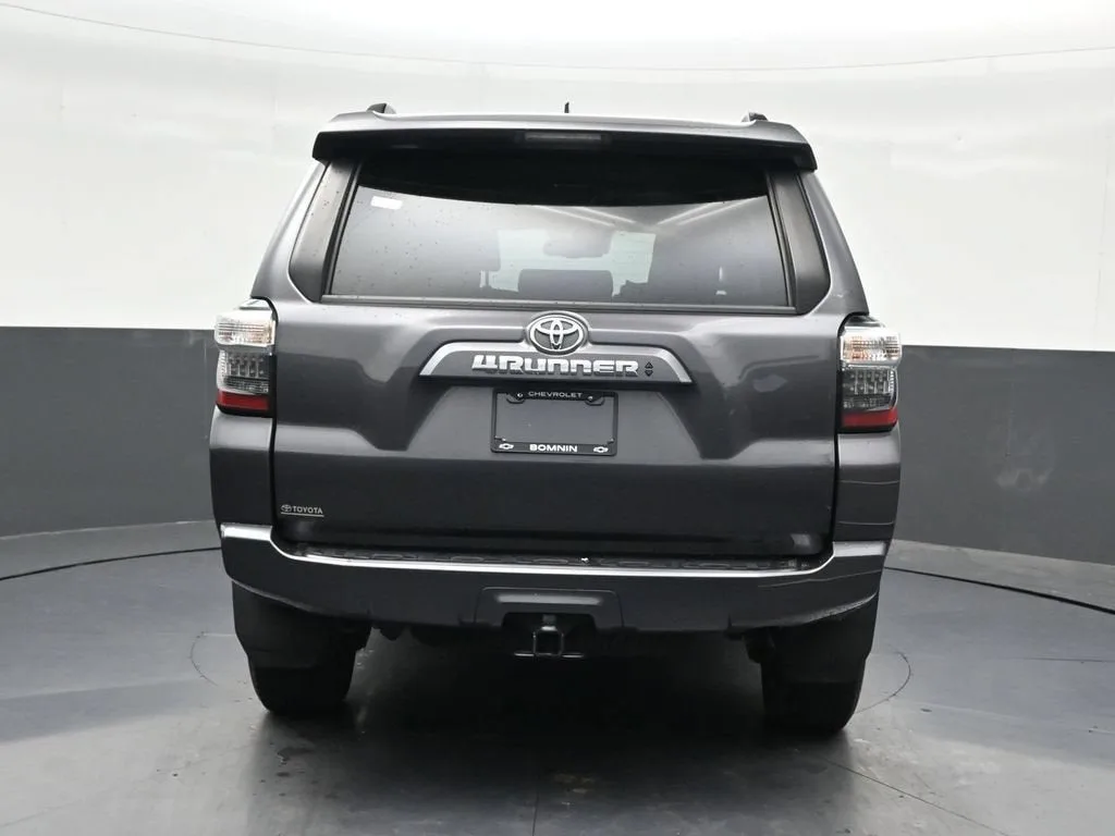 2022 Toyota 4Runner SR5 photo 4