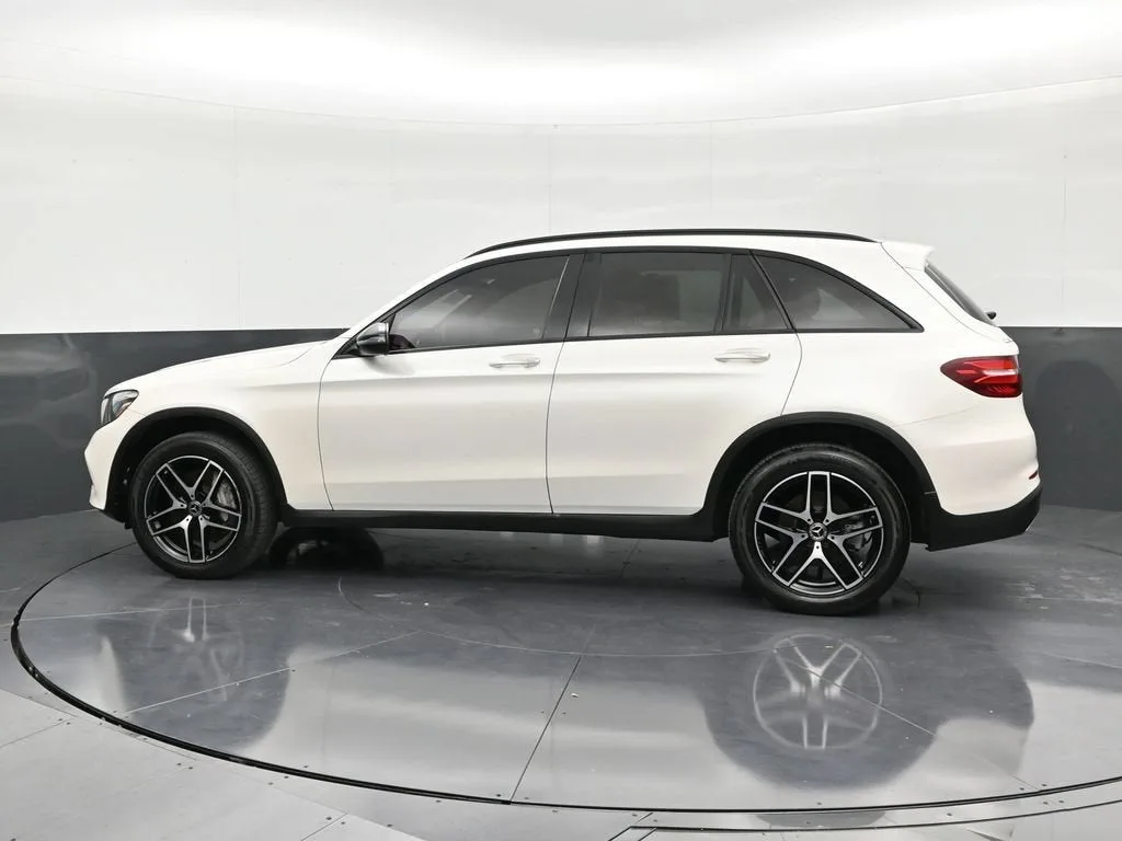 2019 Mercedes-Benz GLC 300 4MATIC® photo 2