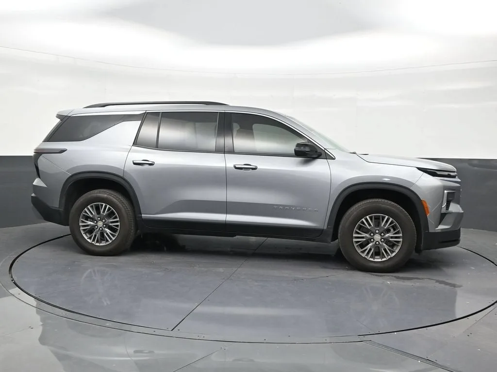 2026 Chevrolet Traverse LT photo 6