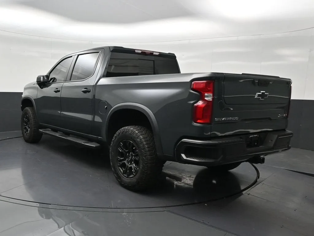 2025 Chevrolet Silverado 1500 ZR2 photo 3