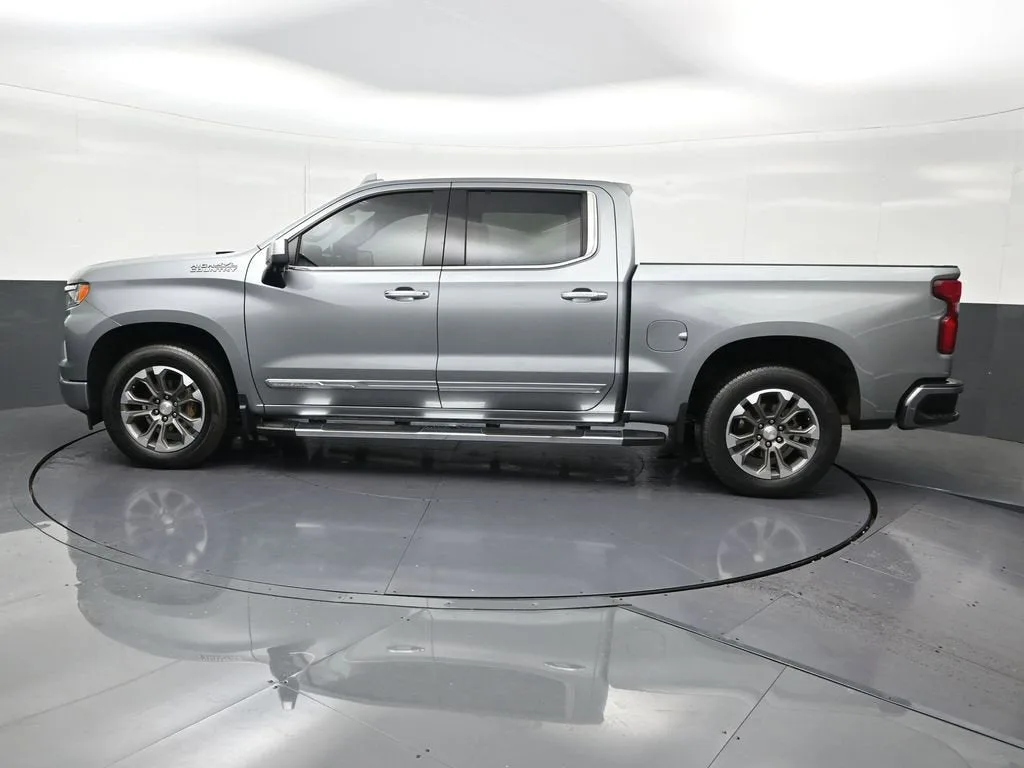 2023 Chevrolet Silverado 1500 High Country photo 2