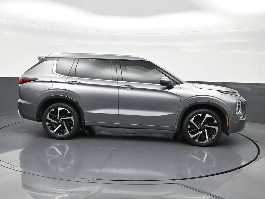 2022 Mitsubishi Outlander SEL Launch Edition S-AWC photo 6