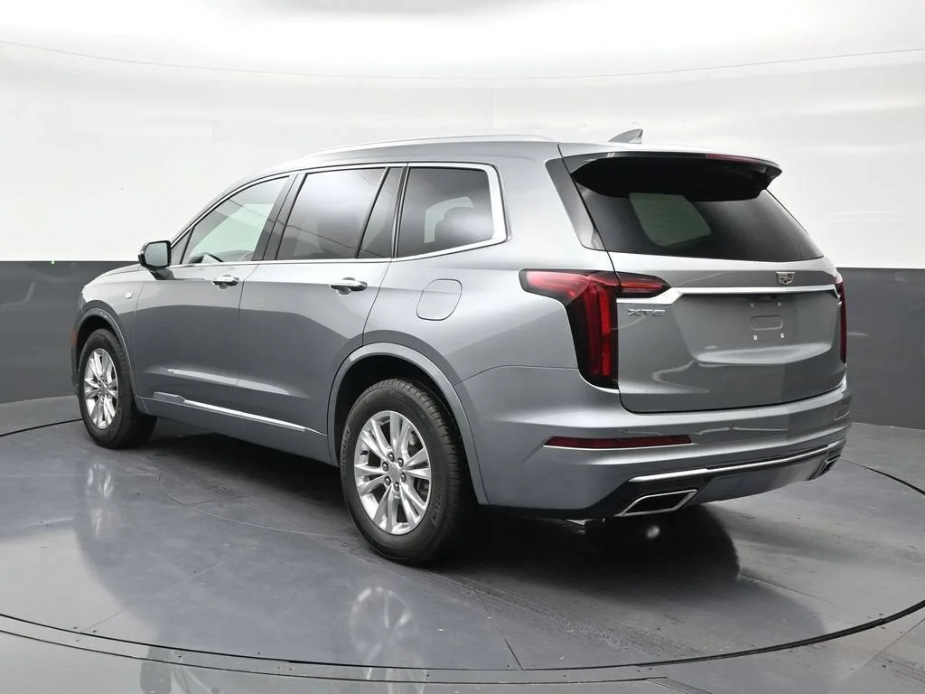 2024 Cadillac XT6 Luxury photo 3