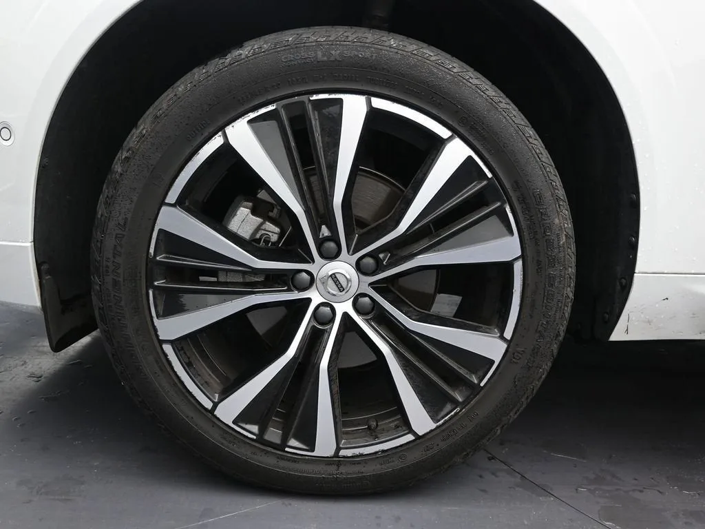 2023 Volvo XC60 B5 Plus Dark Theme photo 10