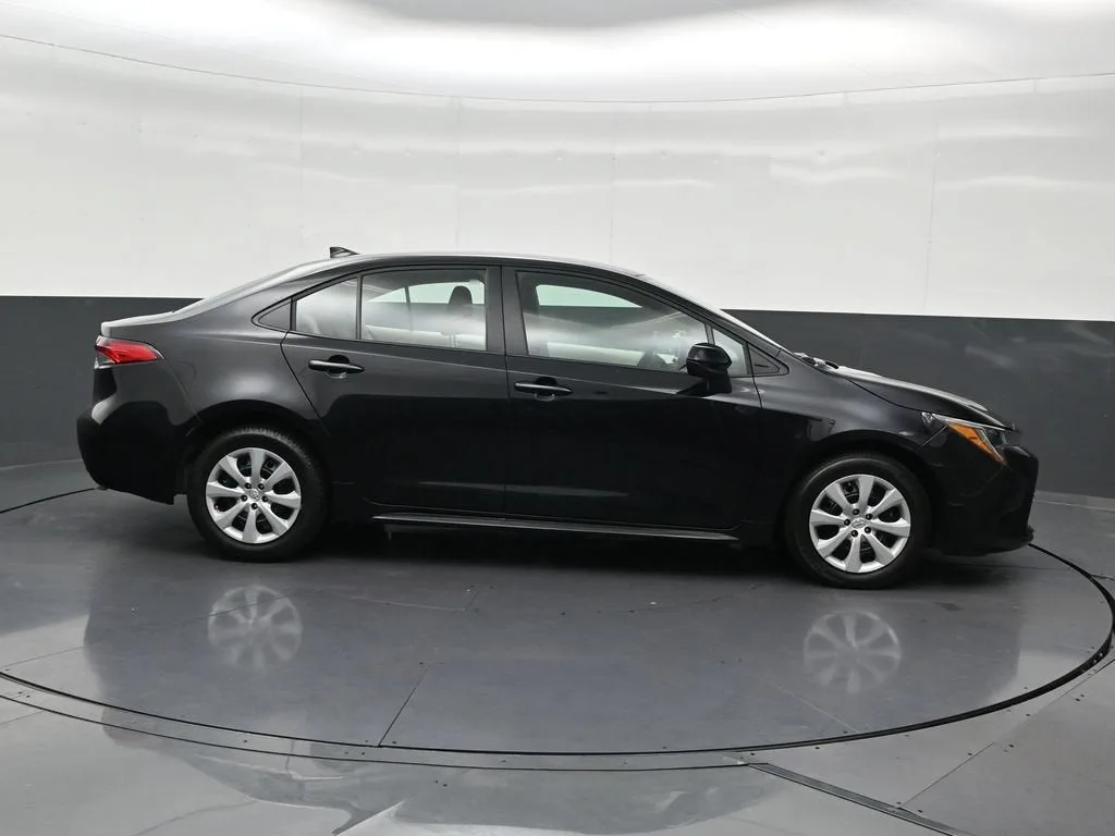 2025 Toyota Corolla LE photo 7