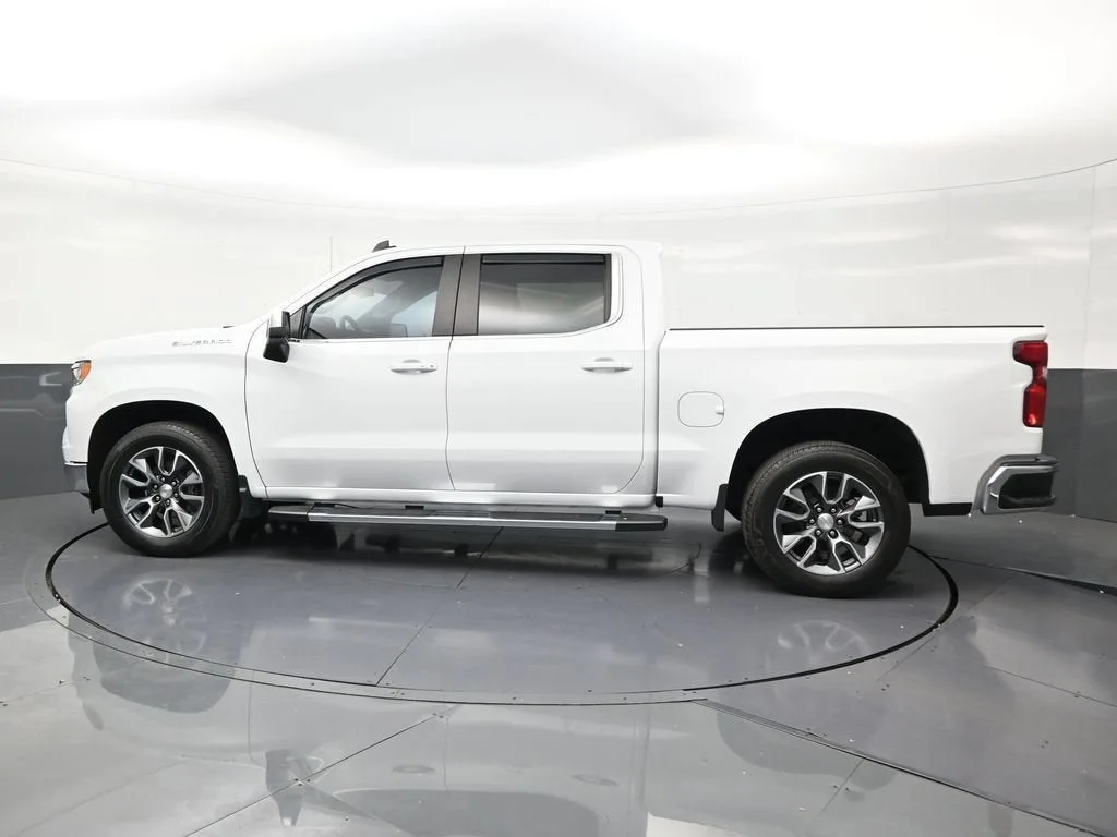 2026 Chevrolet Silverado 1500 LT photo 2