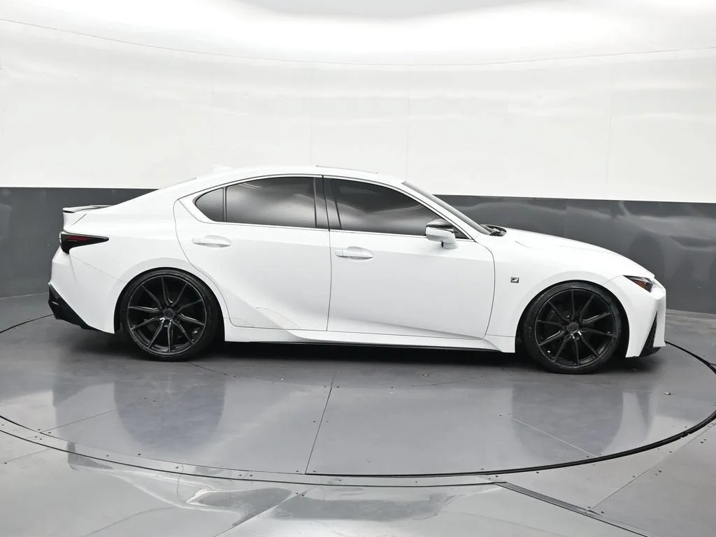2023 Lexus IS 350 F SPORT photo 7