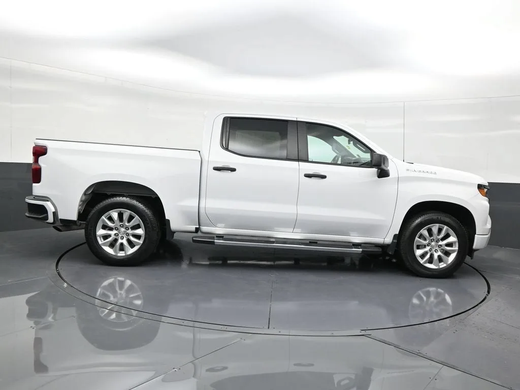 2024 Chevrolet Silverado 1500 Custom photo 6