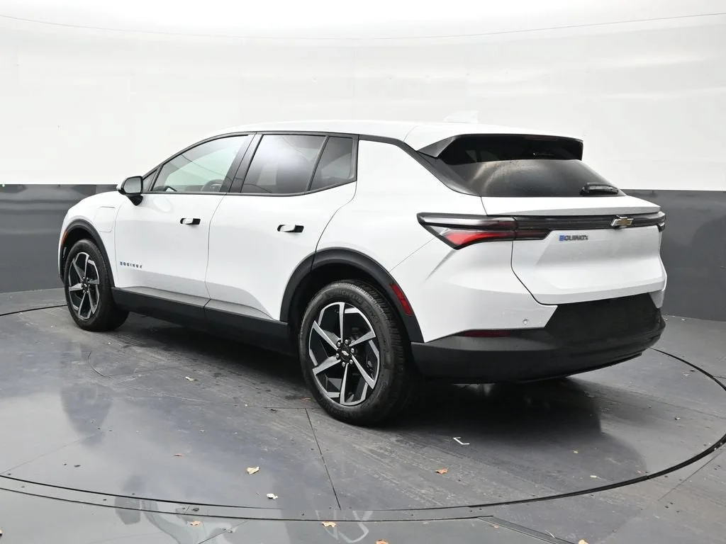 2025 Chevrolet Equinox EV LT photo 3