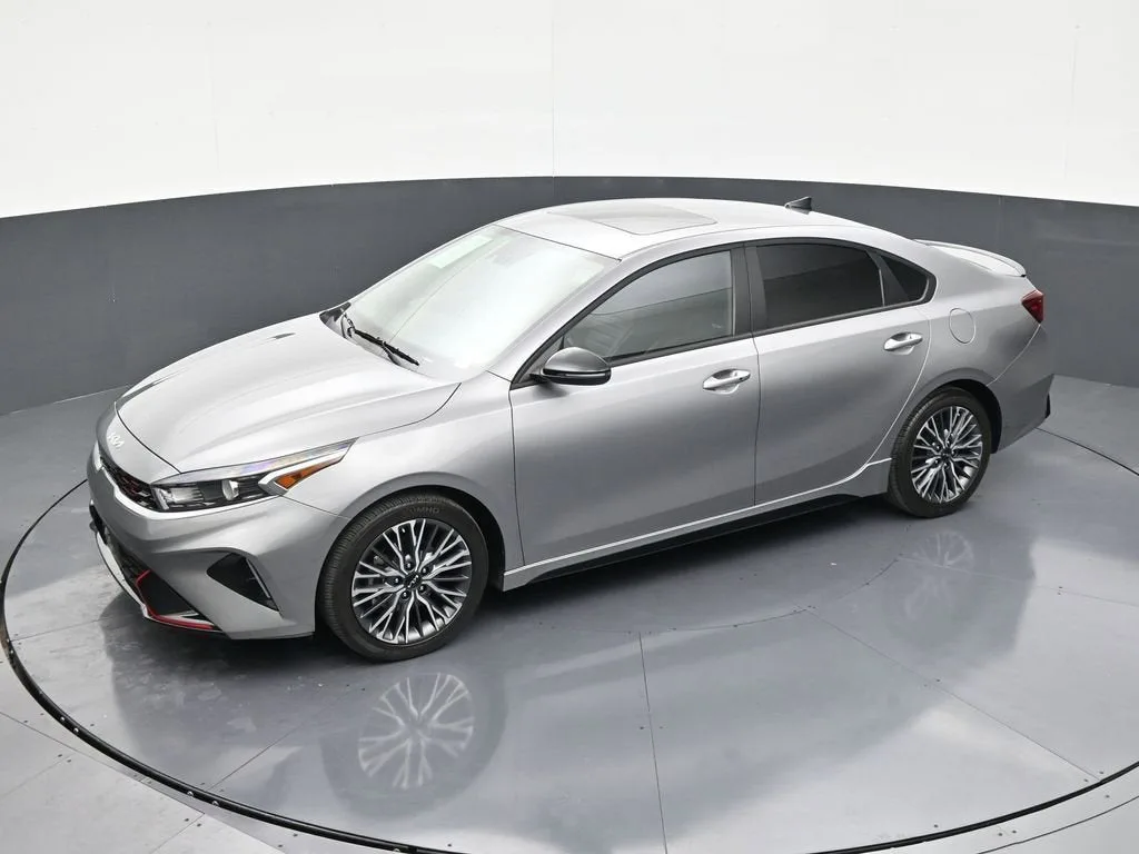 2023 Kia Forte GT-Line photo 12