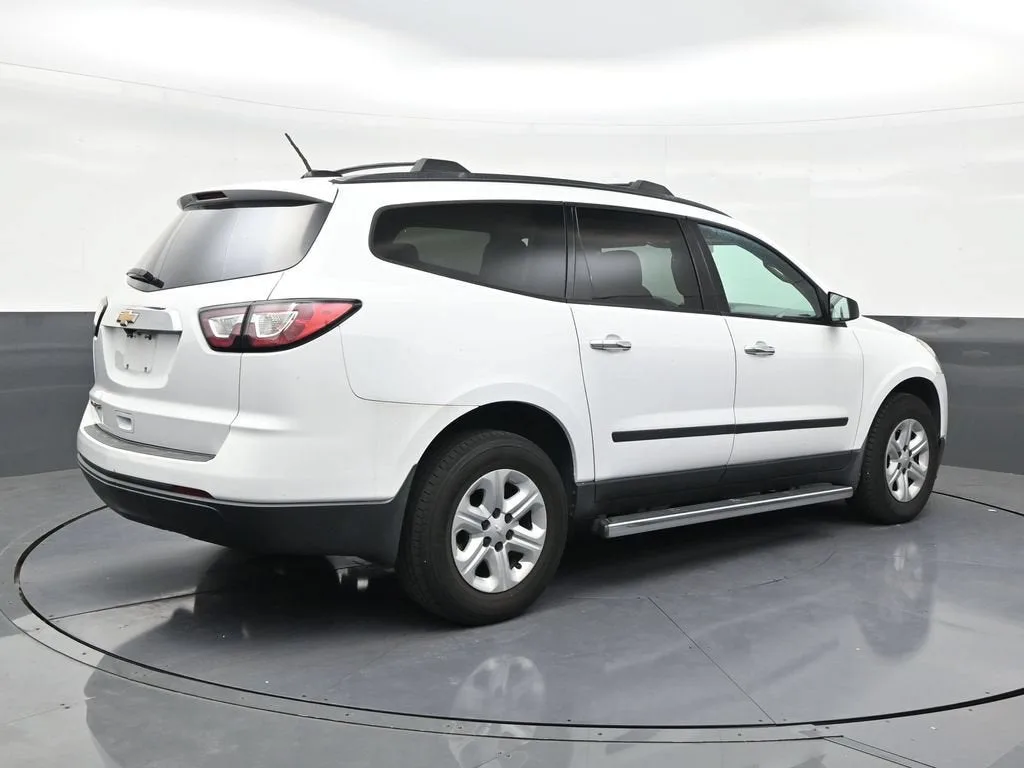 2017 Chevrolet Traverse LS photo 5