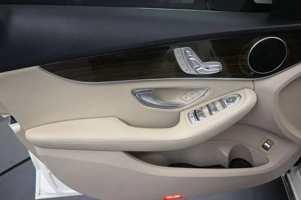 2019 Mercedes-Benz C 300 C 300 photo 10