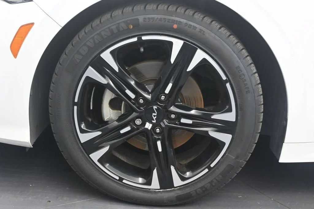 2024 Kia K5 GT-Line photo 9