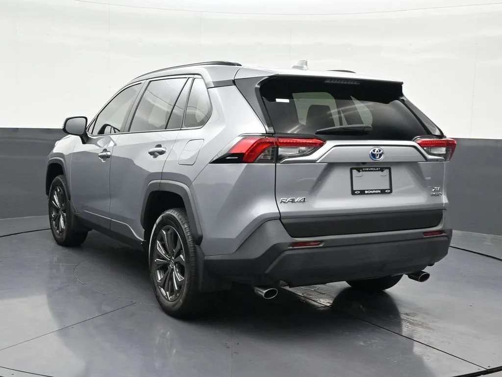 2024 Toyota RAV4 Hybrid XLE Premium photo 3