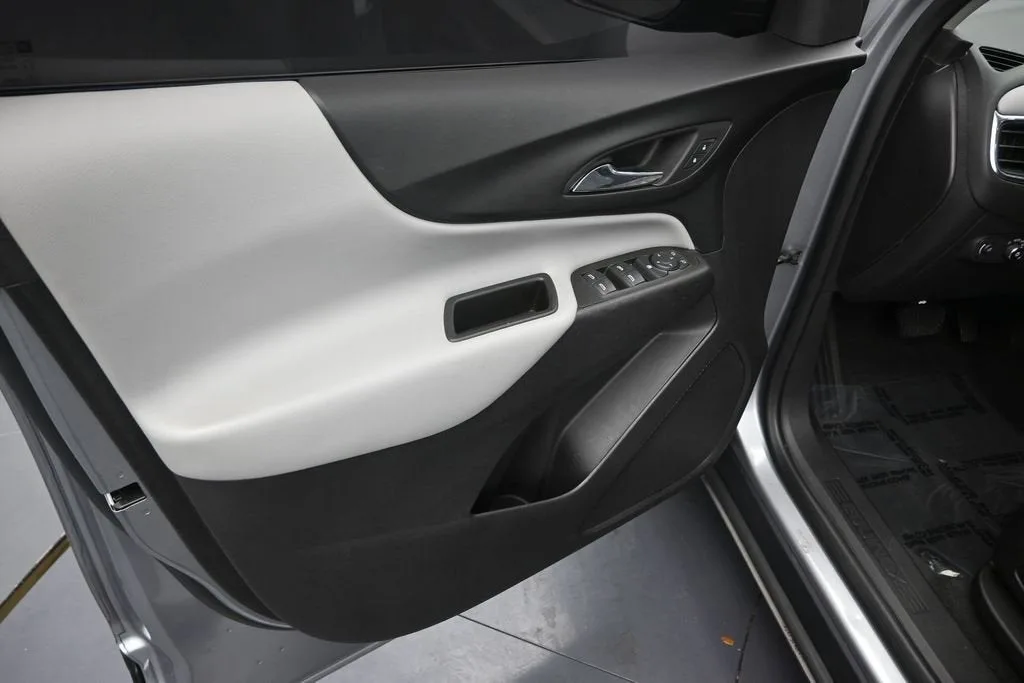2024 Chevrolet Equinox LS photo 11