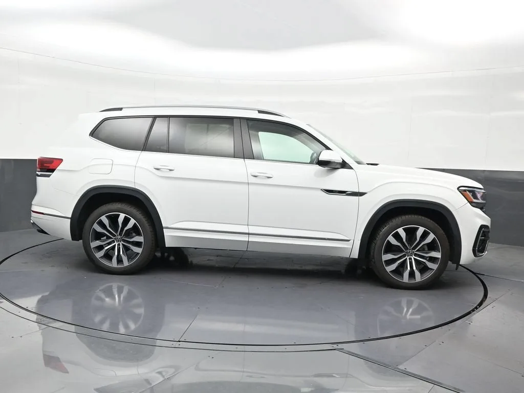 2021 Volkswagen Atlas 3.6L V6 SEL R-Line photo 6