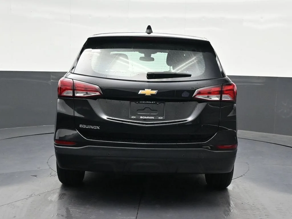 2024 Chevrolet Equinox LS photo 4