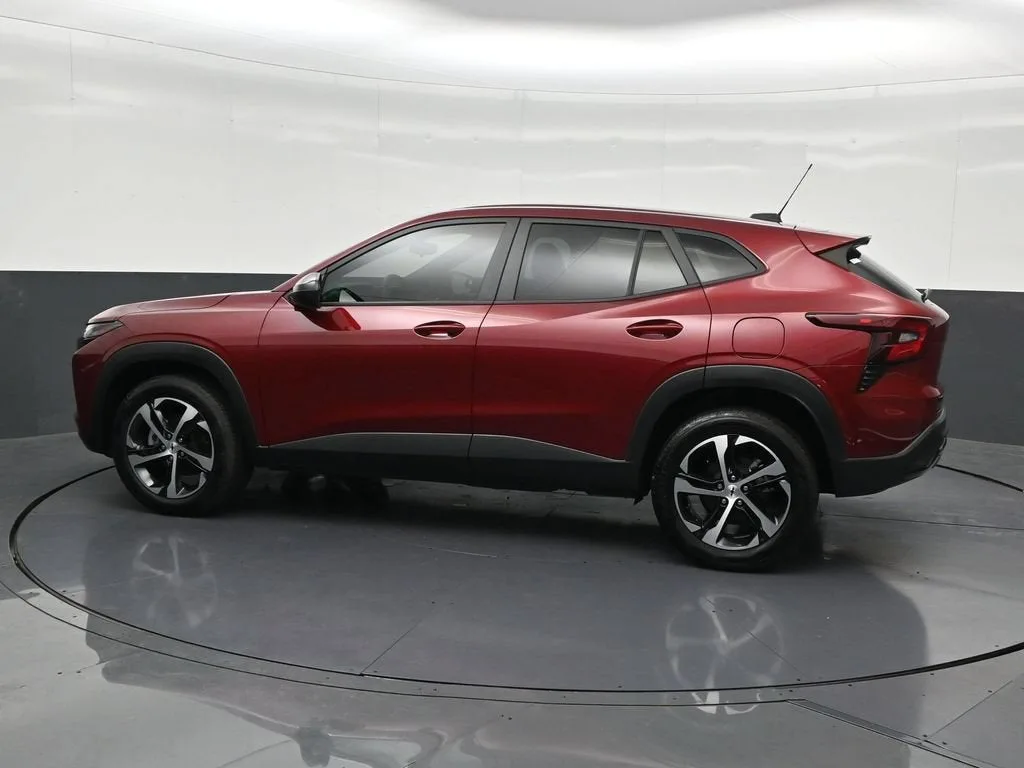 2025 Chevrolet Trax 1RS photo 2