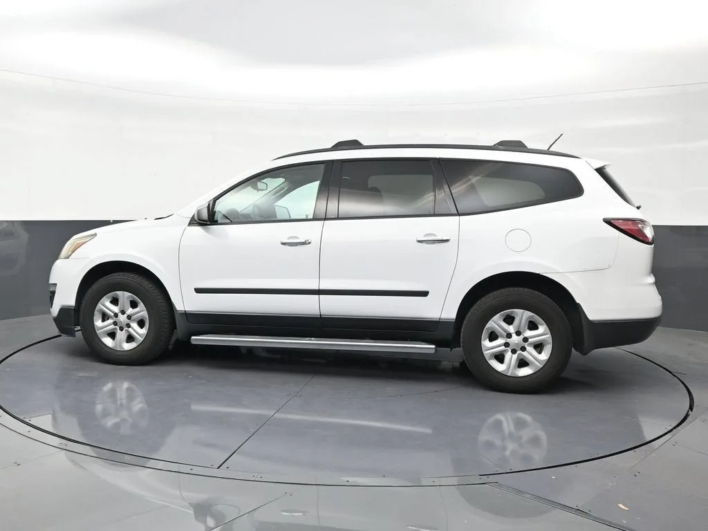 2017 Chevrolet Traverse LS photo 2