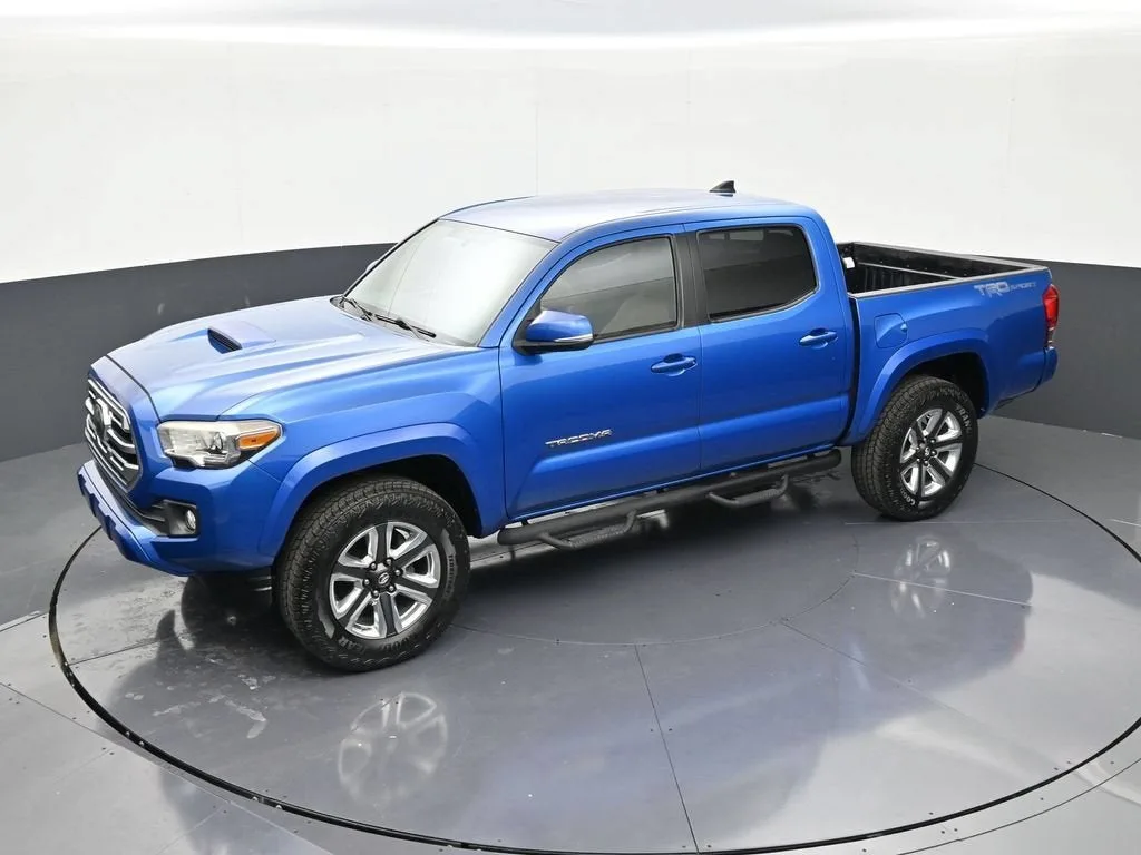 2016 Toyota Tacoma TRD Sport photo 12