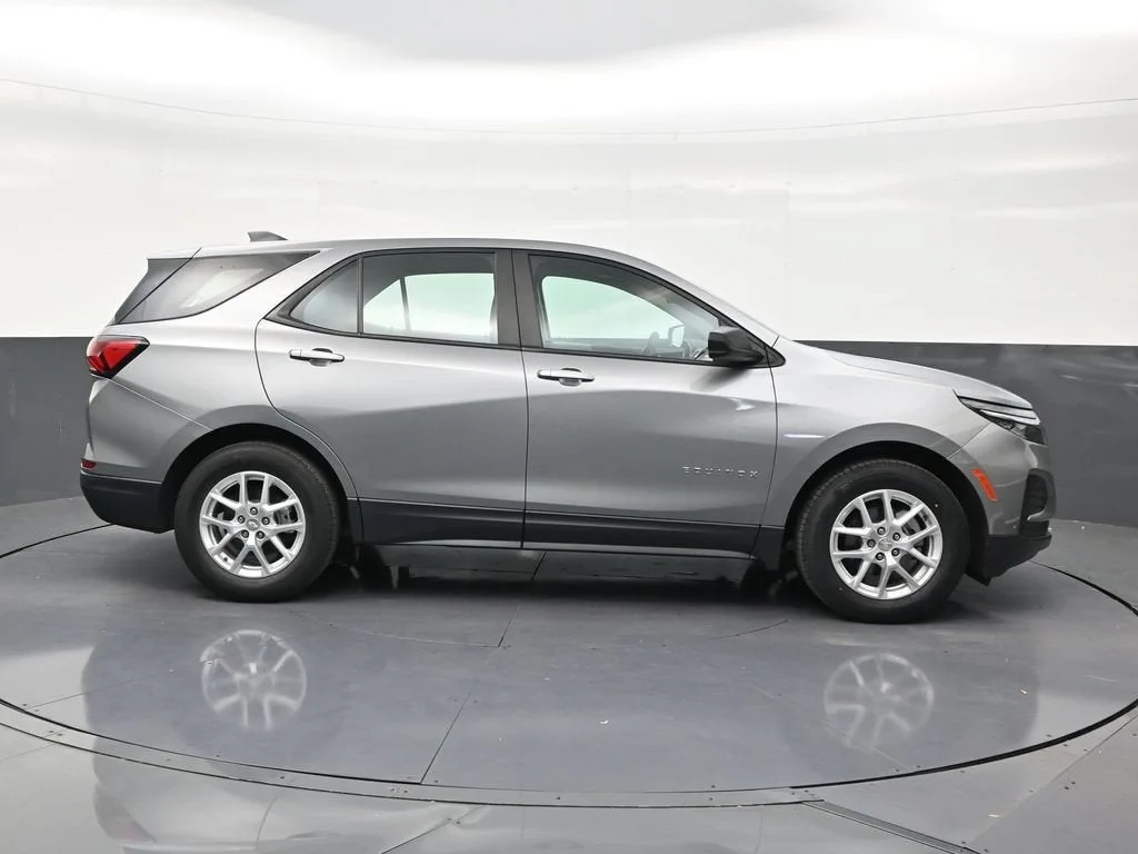 2023 Chevrolet Equinox LS photo 6