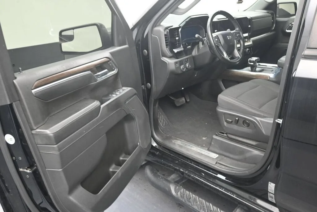 2023 Chevrolet Silverado 1500 RST photo 10