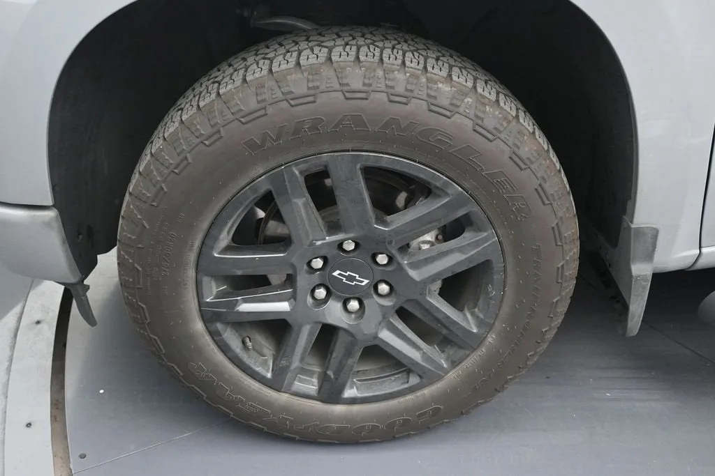 2025 Chevrolet Silverado 1500 RST photo 9
