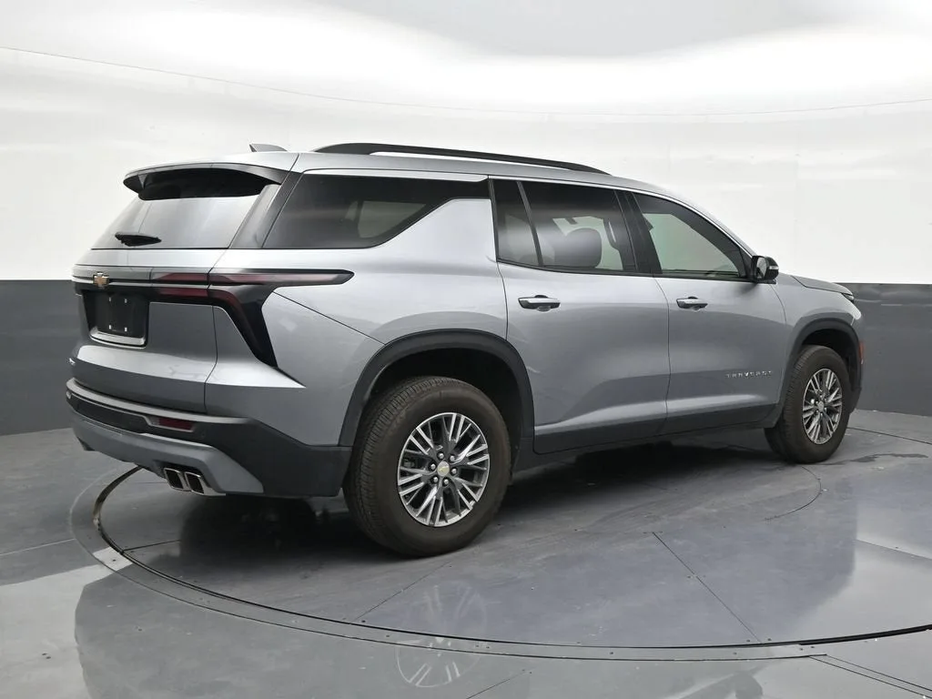2026 Chevrolet Traverse LT photo 5