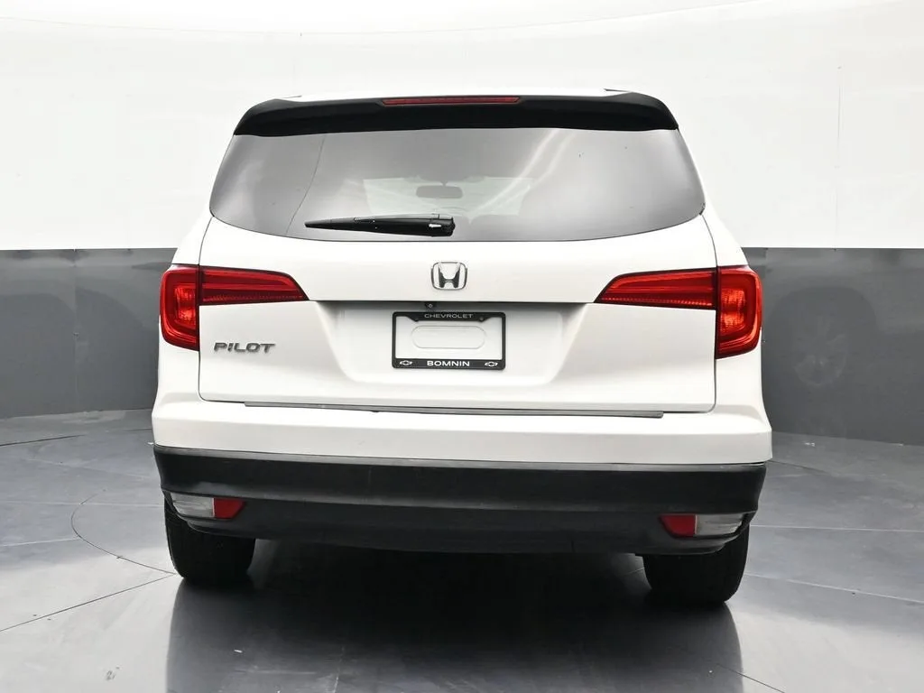 2016 Honda Pilot LX photo 4
