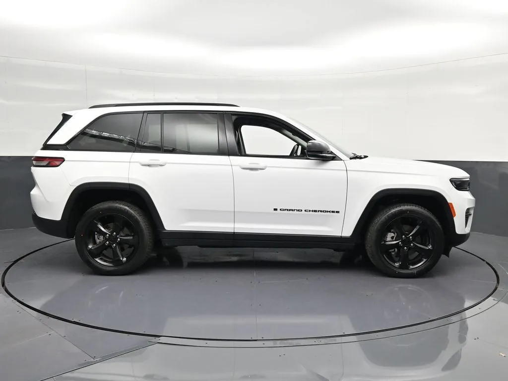 2024 Jeep Grand Cherokee Limited photo 4