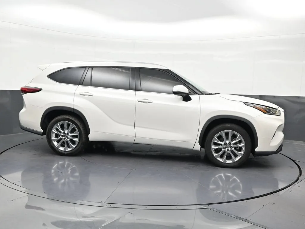 2021 Toyota Highlander Limited photo 7