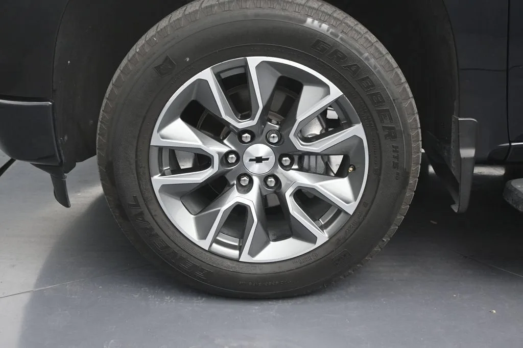 2024 Chevrolet Silverado 1500 RST photo 9