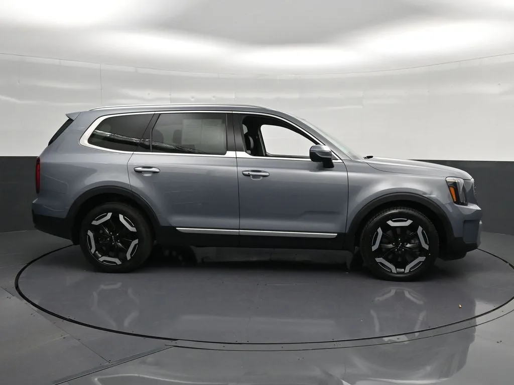 2024 Kia Telluride S photo 4