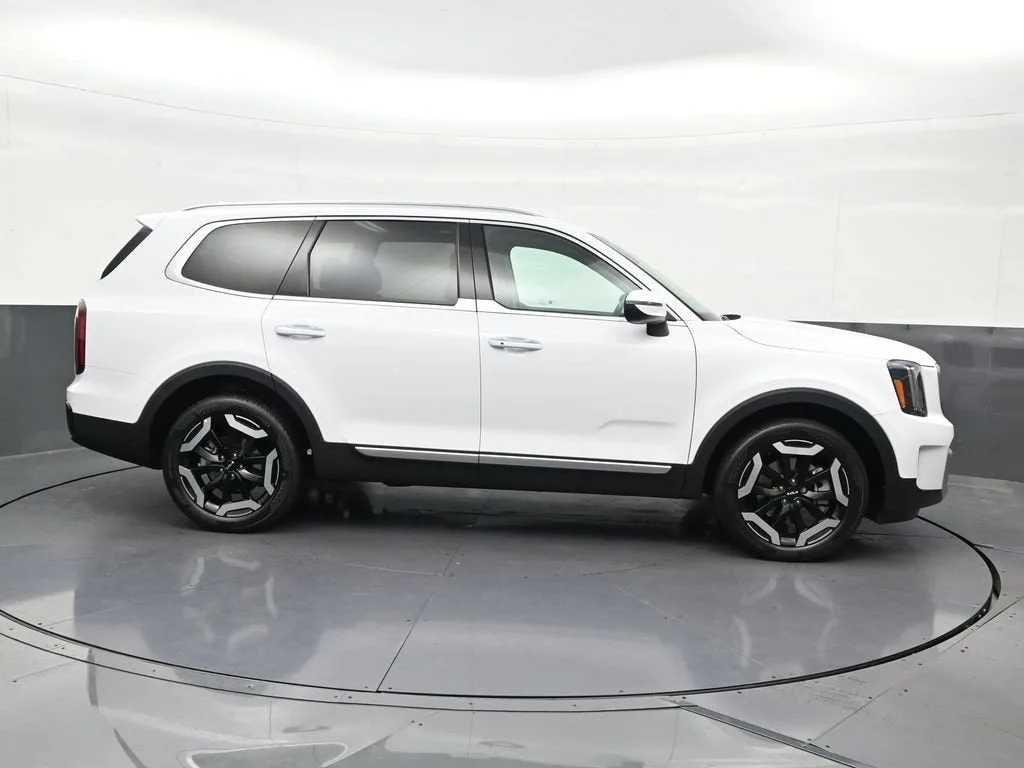 2025 Kia Telluride S photo 7