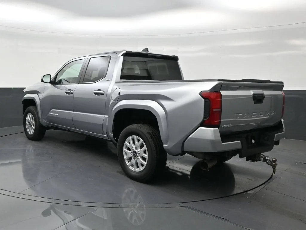 2024 Toyota Tacoma SR5 photo 3