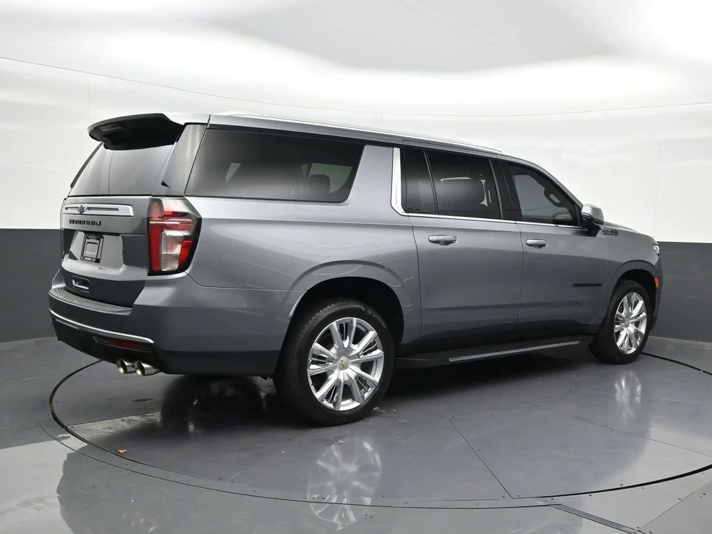 2021 Chevrolet Suburban High Country photo 5