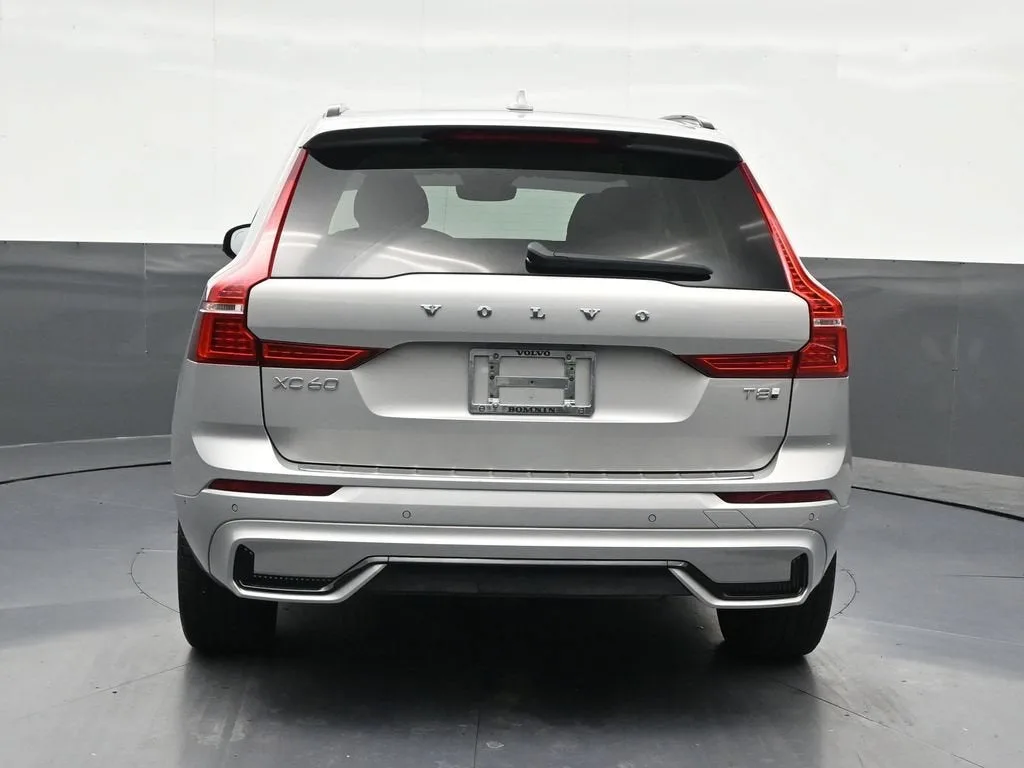 2025 Volvo XC60 Plug-In Hybrid Plus photo 5