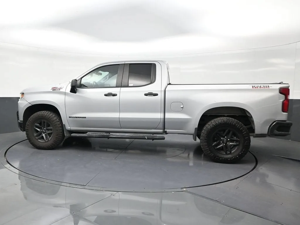 2019 Chevrolet Silverado 1500 Custom Trail Boss photo 2