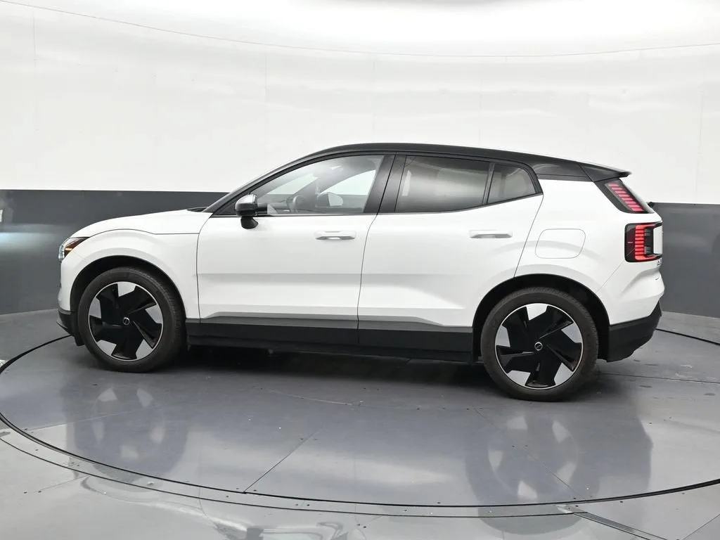 2025 Volvo EX30 Plus photo 2