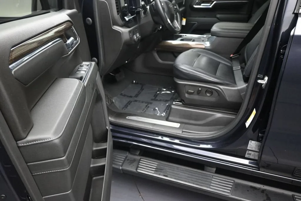 2023 Chevrolet Silverado 1500 RST photo 11