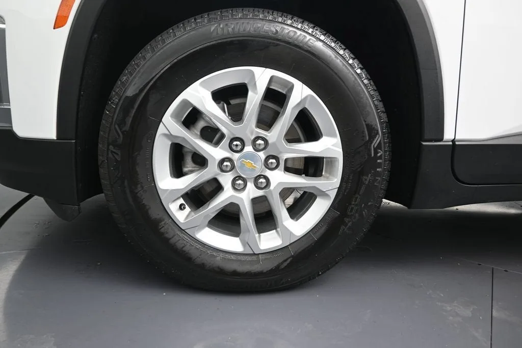 2023 Chevrolet Traverse LS photo 10