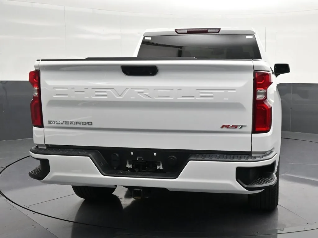 2023 Chevrolet Silverado 1500 RST photo 2