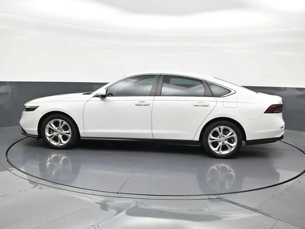 2023 Honda Accord LX photo 2