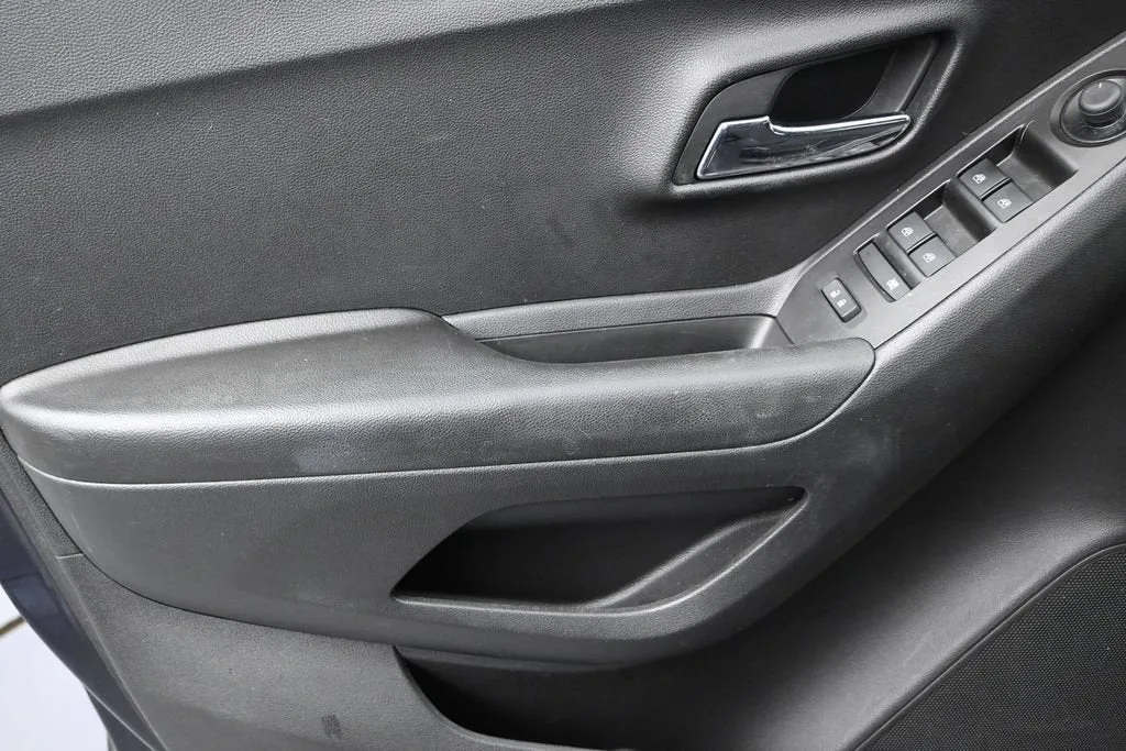 2022 Chevrolet Trax LS photo 11