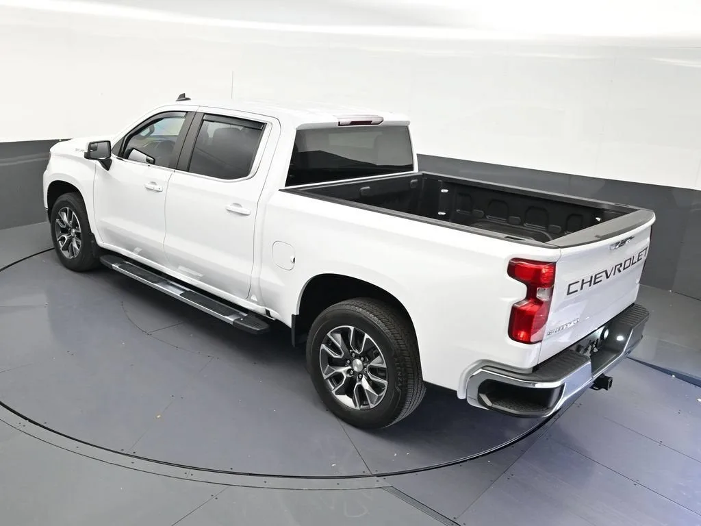 2026 Chevrolet Silverado 1500 LT photo 11