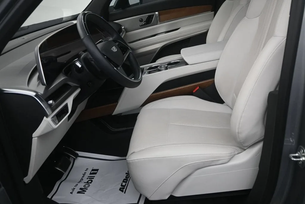 2026 Cadillac VISTIQ Sport photo 9