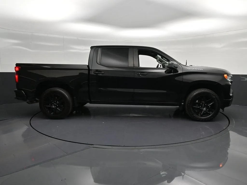 2023 Chevrolet Silverado 1500 RST photo 4