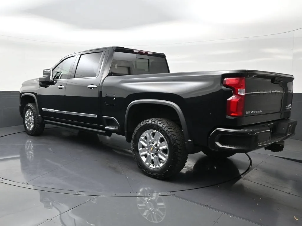 2024 Chevrolet Silverado 2500 HD High Country photo 3