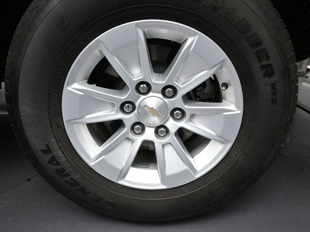 2024 Chevrolet Silverado 1500 LT photo 10